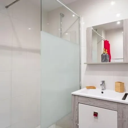 Spacieux 3 Pieces A 200m Des Plages Appartement Antibes